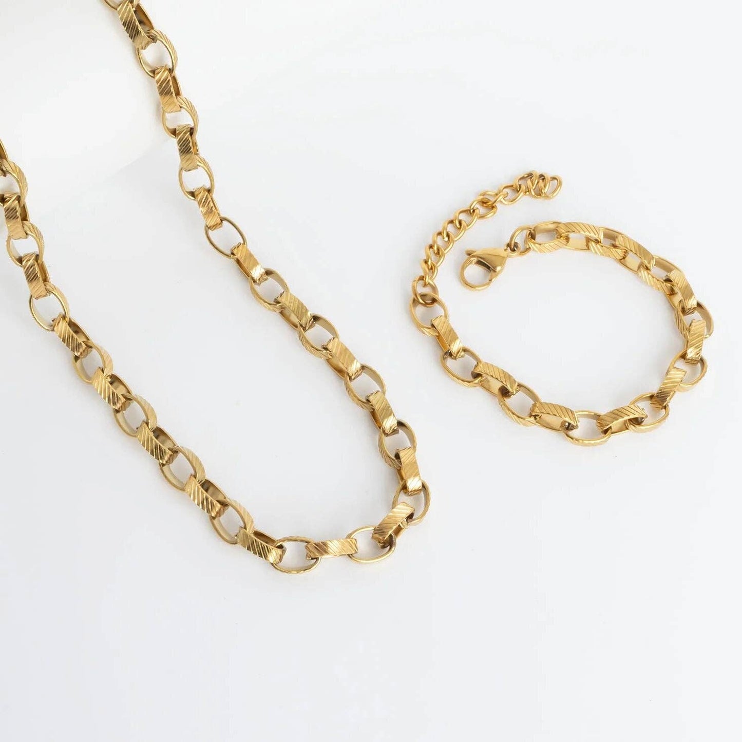 18K Gold PVD Stainless Steel Thick Oval Chain Bracelet